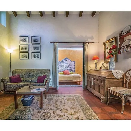 Three-bedroom Holiday In Colares, Casa vacanze *